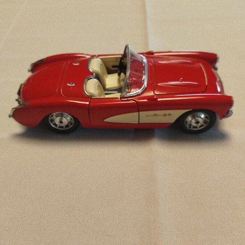 Chevrolet Corvette 1957 metal model 1/24 Burago