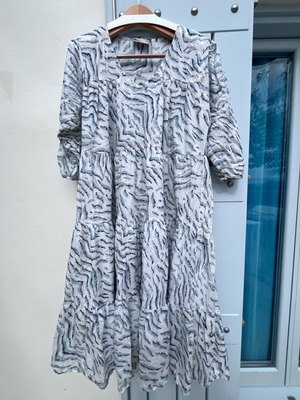 Unmade midi dress 100% cotton like new, size M-L, white and blue