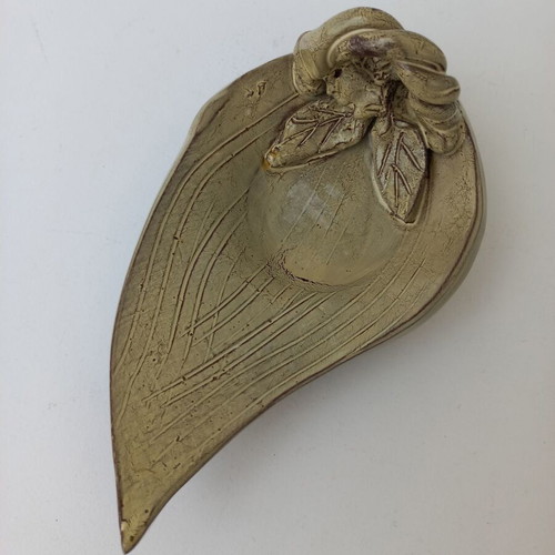 Handmade ceramic leaf-shaped decoration like new, vintage