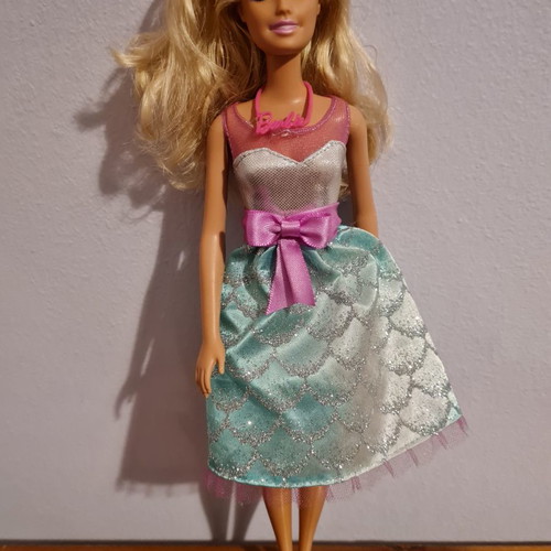 Barbie with Fashionistas dress used