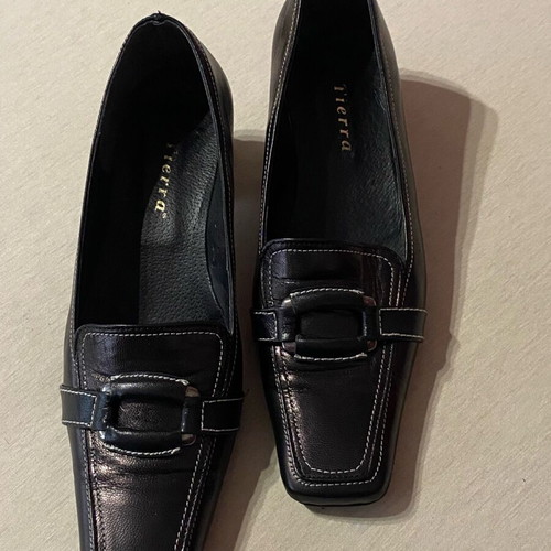 Tierra leather black pumps with square toe like new