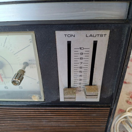 Radiocorder 2400 Deluxe vintage portable radio cassette player used