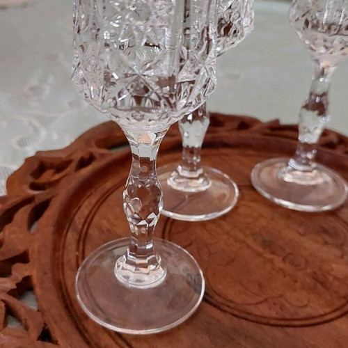 Set of 4 vintage crystal liqueur glasses 13cm and carved wooden tray 27cm like new