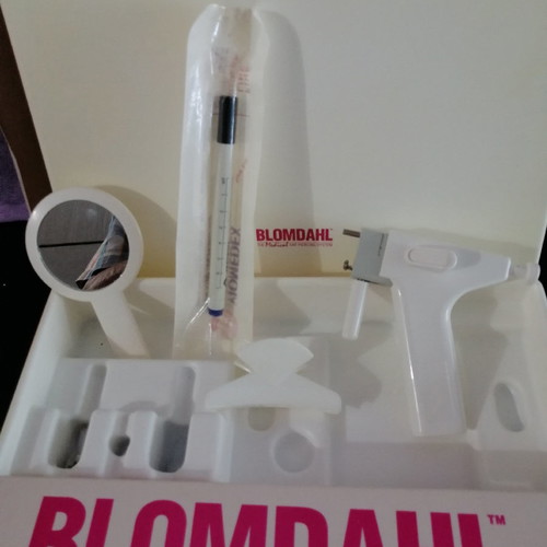 Ear piercing machine used with 2 replacement needles