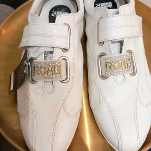 Road women's athletic shoes size 39 new, white