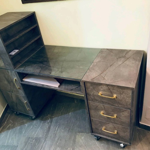 Work desk new with drawers ideal for manicure