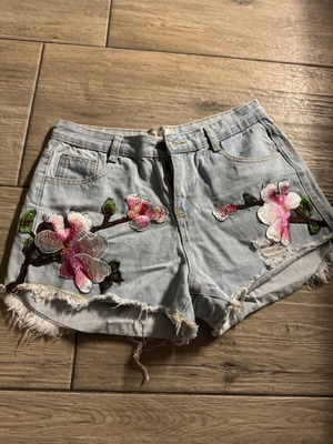 Denim shorts with flowers size M, like new