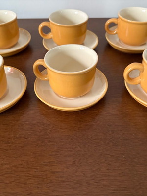 Set of 6 coffee cups with saucers like new