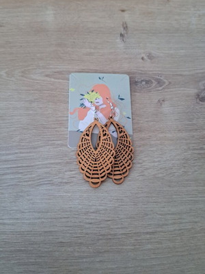 Wooden earrings new, brown