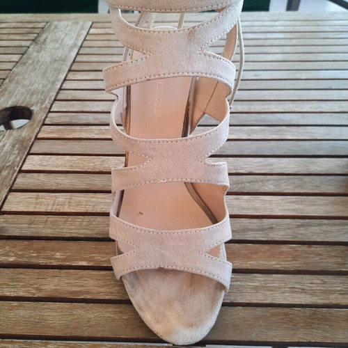 Beige high-heeled sandals like new, size 39