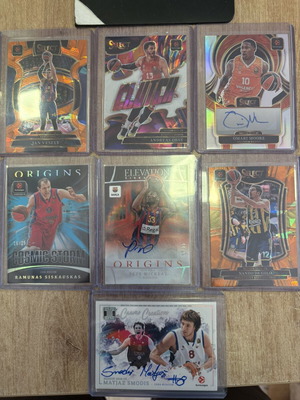 Panini Cards pack with Omari Moore base auto and signed cards