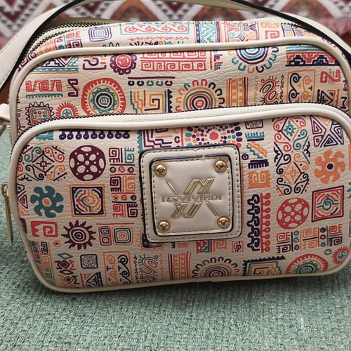 Verde shoulder bag like new, cream multicolor geometric design