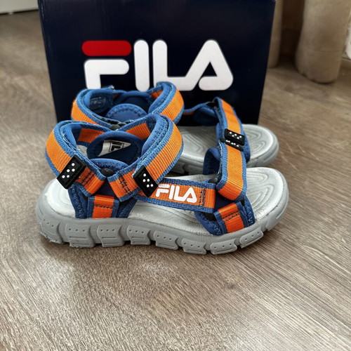 Fila kids sandals size 28 like new, gray