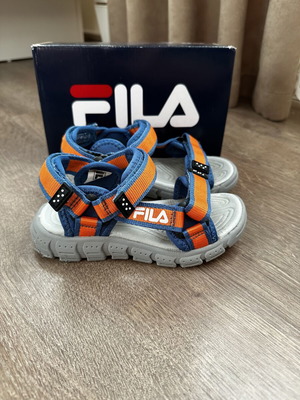 Fila kids sandals size 28 like new, gray