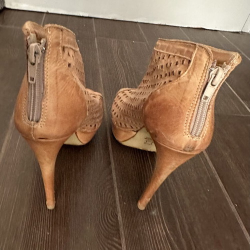 Tsakiris Mallas high ankle boots camel, like new, size 39