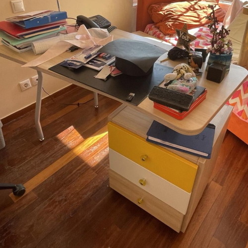 Modeco children's bookshelf and desk like new