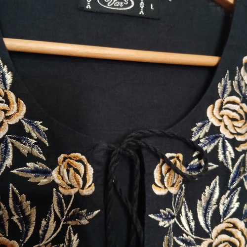 Var's Black Floral Kimono Size Large Like New