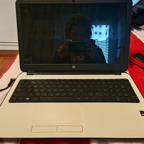 Laptop HP 15-G200nv used with Windows 11, 240GB SSD, bag and mouse