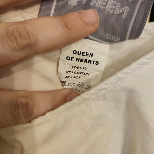 Queen of Hearts top used, one size, white, cotton-silk blend