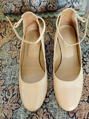 Esthissis beige shoes with strap size 38, 5 cm heel, like new