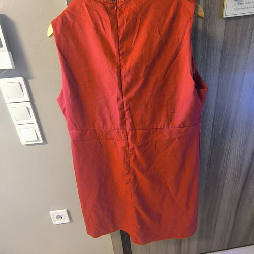 Red sleeveless dress like new, size L