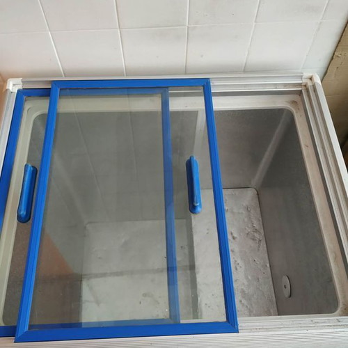 Freezer professional with sliding glass, like new, compressor Donper