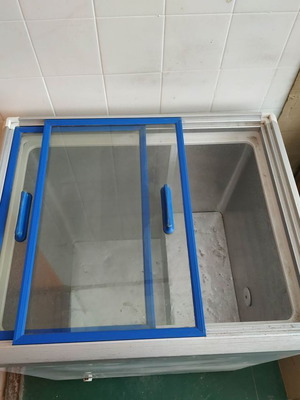 Freezer professional with sliding glass, like new, compressor Donper