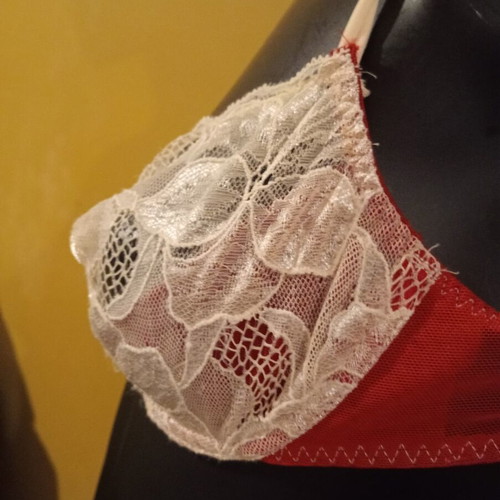 Intimissimi lace bra 75B/C, red and cream