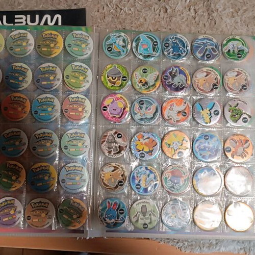 Pokémon Pickers album used with 210 pickers, 2 pieces