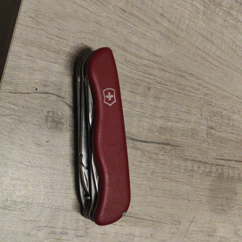 Victorinox Outrider Swiss Army Knife like new, red, 14 functions