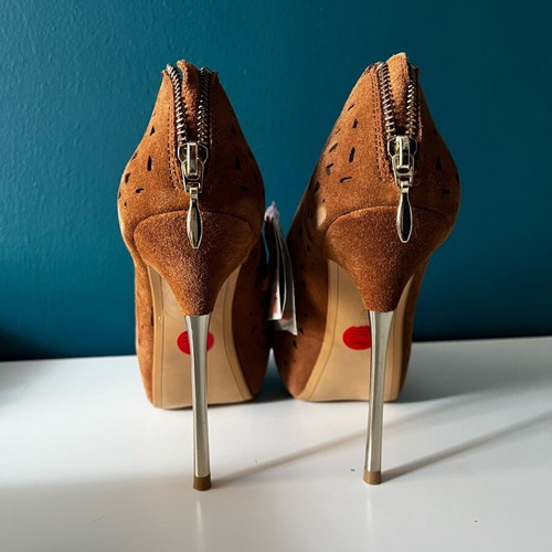 Bershka suede shoes size 37 new beige with gold detail