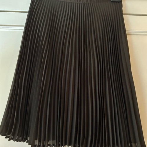 BENETTON pleated thin skirt, with lining, brown color, size 42 (M), thin and lightweight.