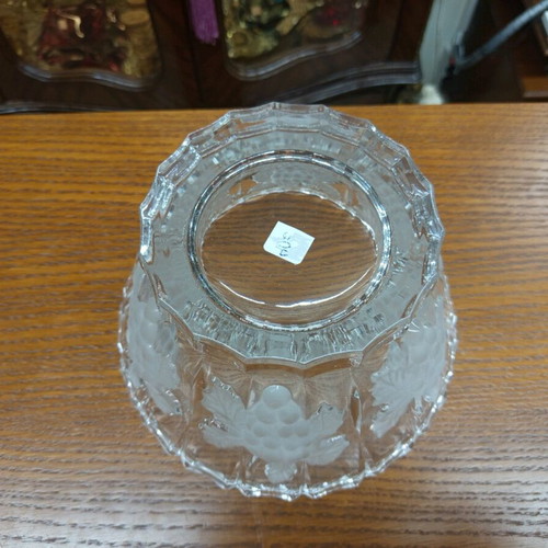 Carved salad bowl new with base designs