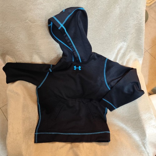 Under Armour fleece kids size small like new, black and blue