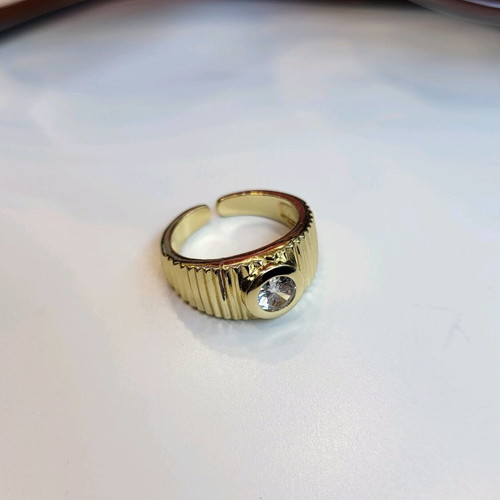 Gold-plated ring with white crystal new, adjustable size