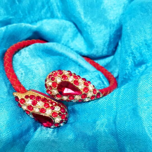 Bracelet red new, unique and feminine jewelry