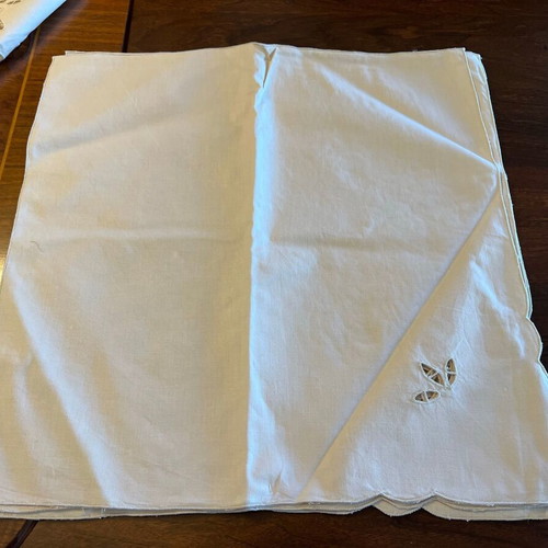 Tablecloth used with 8 napkins, dimensions 209x170cm