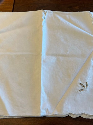 Tablecloth used with 8 napkins, dimensions 209x170cm