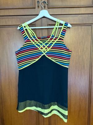 Sleeveless blouse No L like new, black and multicolor