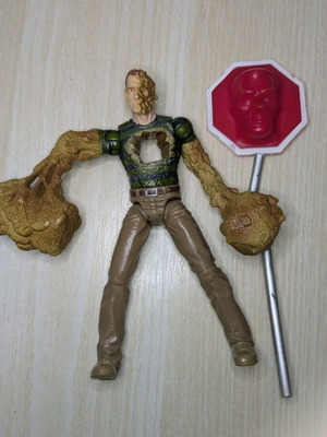 Φιγούρα Sandman από την ταινία Spider-Man 3 μεταχειρισμένη με πινακίδα stop
