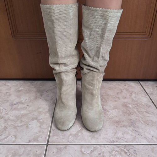 Suede women's boots with fringes size 38, like new, beige