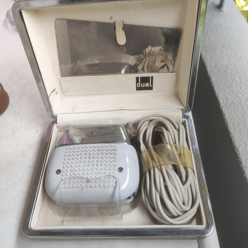 Shaving machines used, pack of 6, with boxes for collection