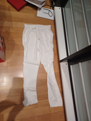 Sugar free pants size M like new