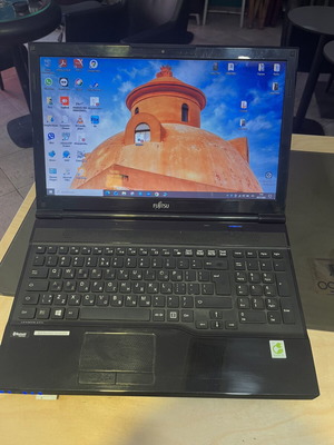 Laptop Fujitsu 15.3 inch like new, Intel Core i3, 8GB RAM, 256GB SSD