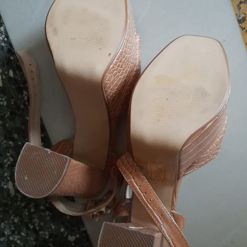 Freedom Delux Collection Croco Sandals size 37 like new, brown