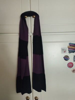 Scarf black and purple like new, very elastic