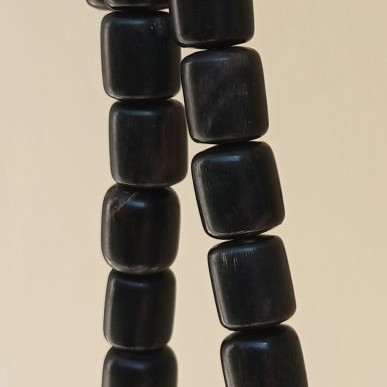 Worry beads bull horn black used, barrel shape