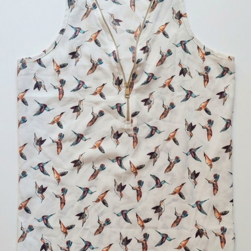 Sleeveless blouse like new, white with colorful bird patterns