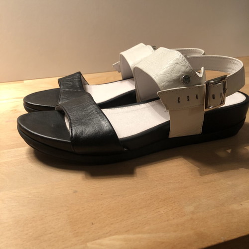 Stonefly Anatomic Women’s Leather Sandals Size 37 Black and White New