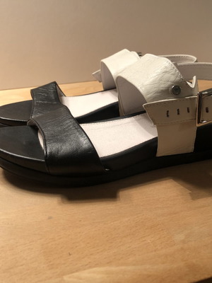 Stonefly Anatomic Women’s Leather Sandals Size 37 Black and White New